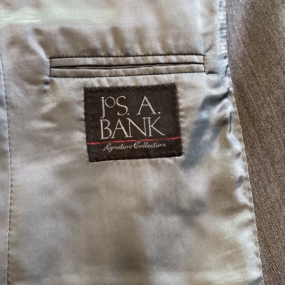 JOS. A. Bank signature collection grey suit. - Picture 3 of 6